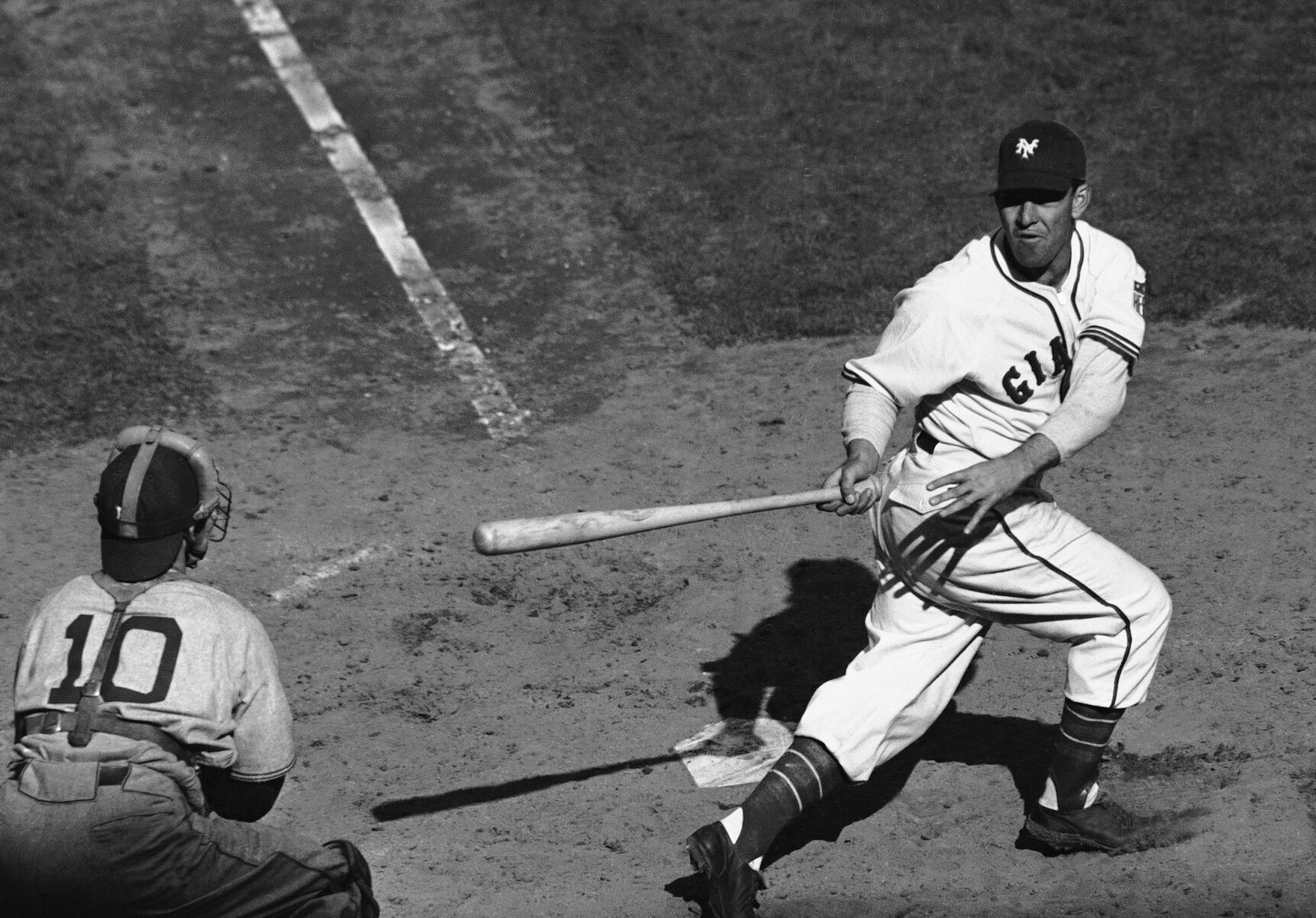 1945: Mel Ott hits his 500th home run